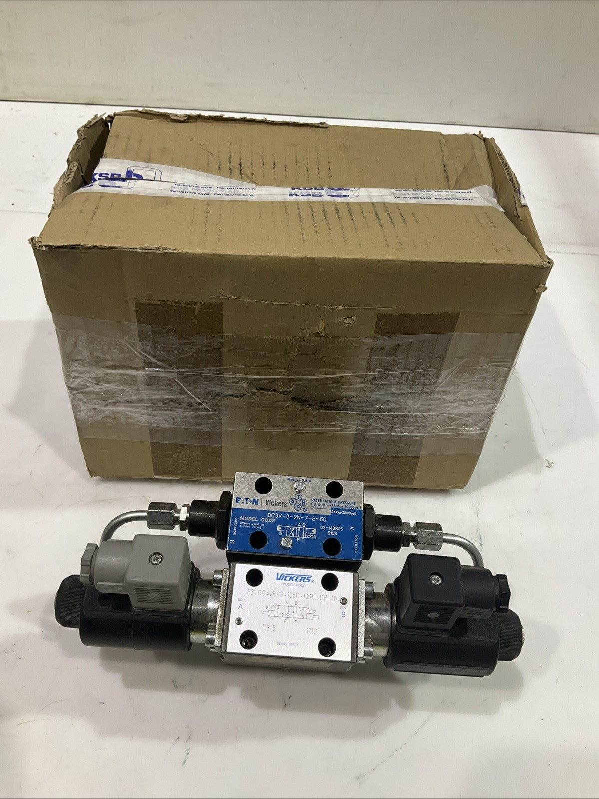 EATON-VICKERS  DG3V-3-2N-7-B-60 / F3-DG4VP-3-105C-VMU-DP-10 HYDRAULIC VALVE  T2M