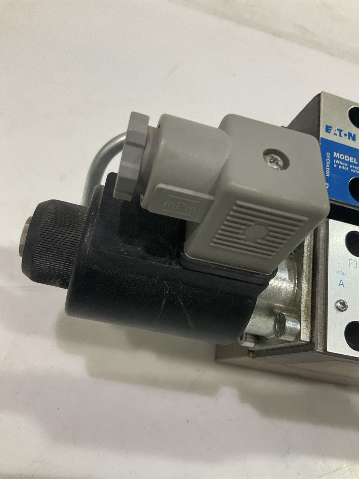 EATON-VICKERS  DG3V-3-2N-7-B-60 / F3-DG4VP-3-105C-VMU-DP-10 HYDRAULIC VALVE  T2M