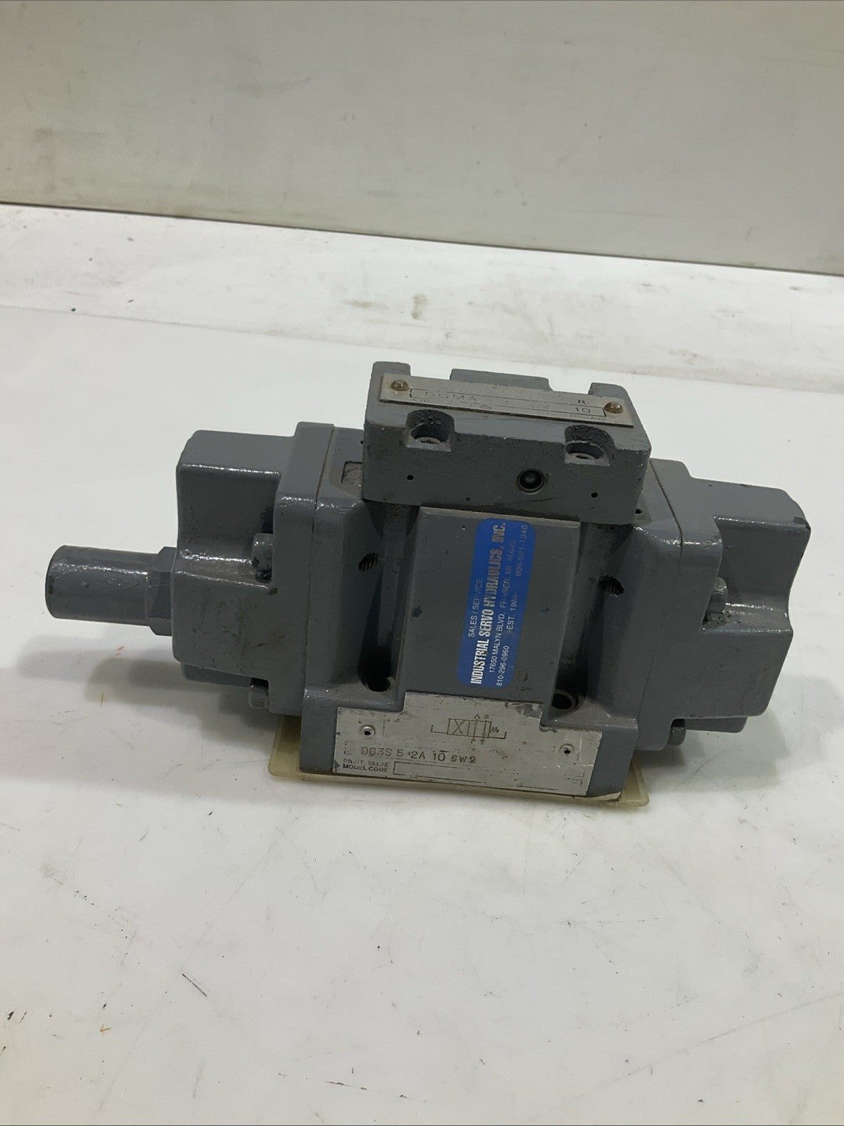 VICKERS  DG3S-5-2A-10-SW2  HYDRAULIC  SOLENOID VALVE  T2M
