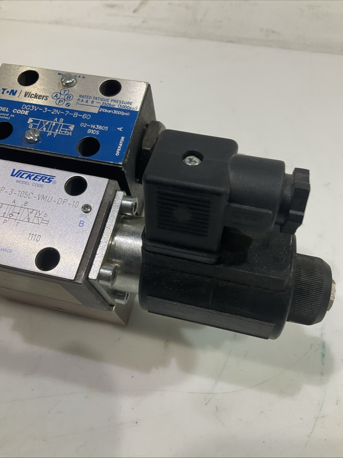 EATON-VICKERS  DG3V-3-2N-7-B-60 / F3-DG4VP-3-105C-VMU-DP-10 HYDRAULIC VALVE  T2M