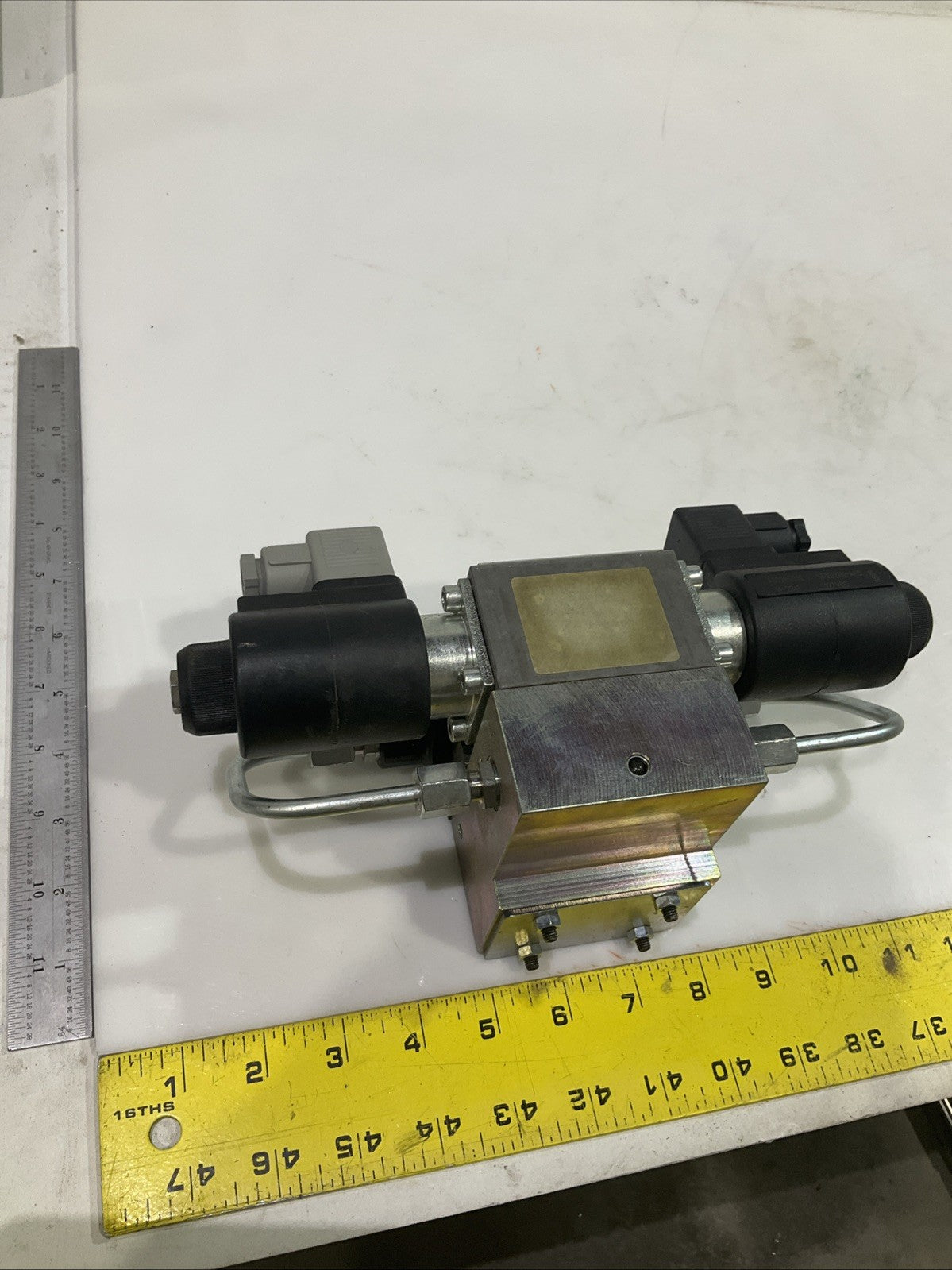 EATON-VICKERS  DG3V-3-2N-7-B-60 / F3-DG4VP-3-105C-VMU-DP-10 HYDRAULIC VALVE  T2M