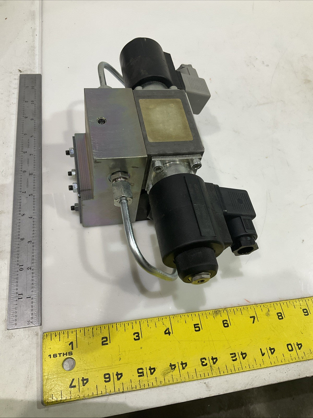 EATON-VICKERS  DG3V-3-2N-7-B-60 / F3-DG4VP-3-105C-VMU-DP-10 HYDRAULIC VALVE  T2M