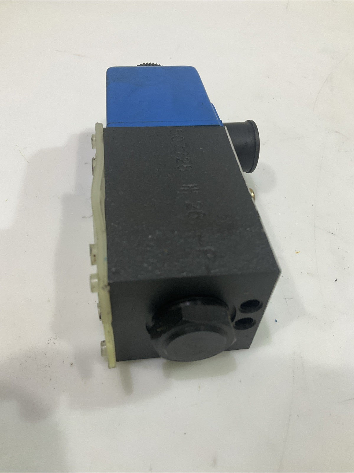 EATON-VICKERS  DG4V-3-2AL-M-U-DP7-60 HYDRAULIC CONTROL VALVE  T2M