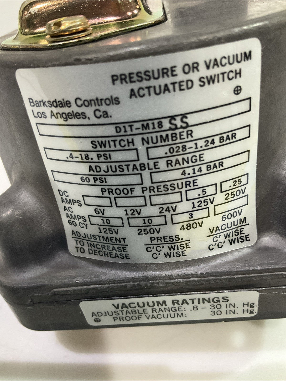 BARKSDALE   D1T-M18SS TERMINAL  BLOCK  DIAPHRAGM SWITCH  T2M