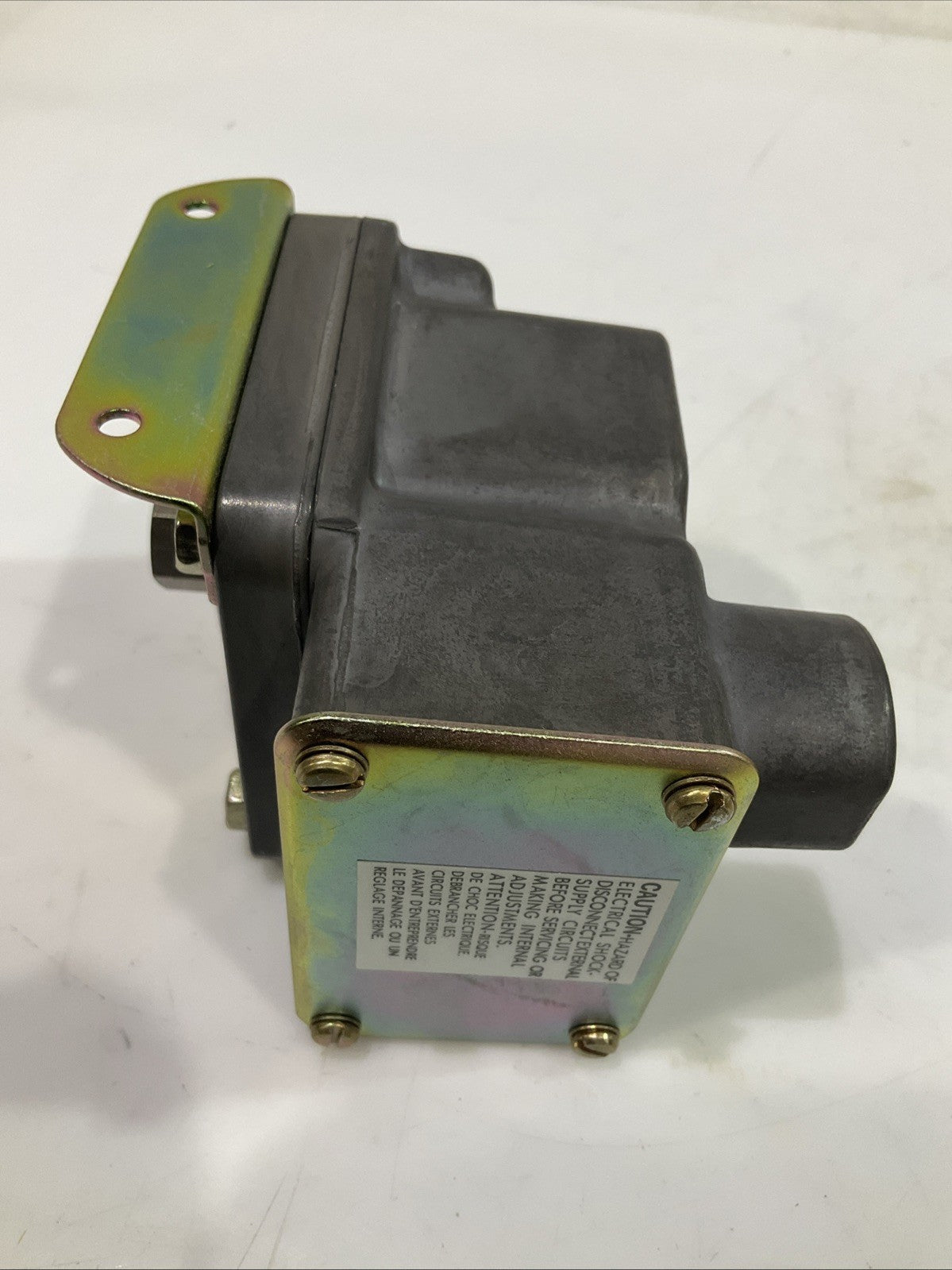 BARKSDALE   D1T-M18SS TERMINAL  BLOCK  DIAPHRAGM SWITCH  T2M