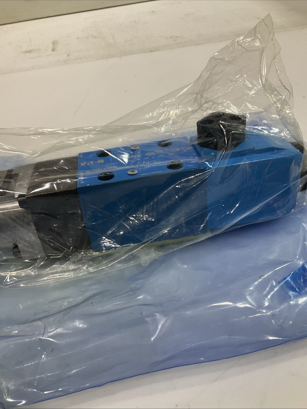 EATON-VICKER  DG4V-3-2AL-M-S6-U-DP7-60  HYDRAULIC SOLENOID  VALVE  T2M