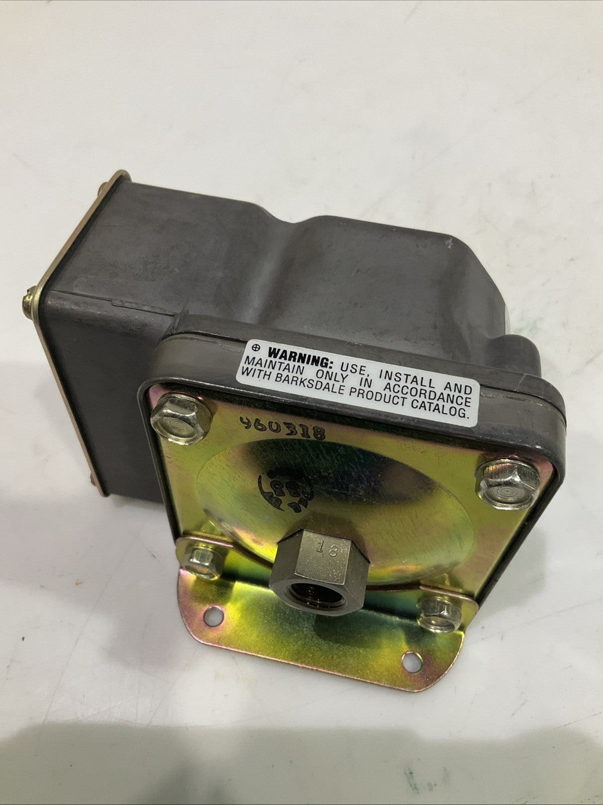 BARKSDALE   D1T-M18SS TERMINAL  BLOCK  DIAPHRAGM SWITCH  T2M