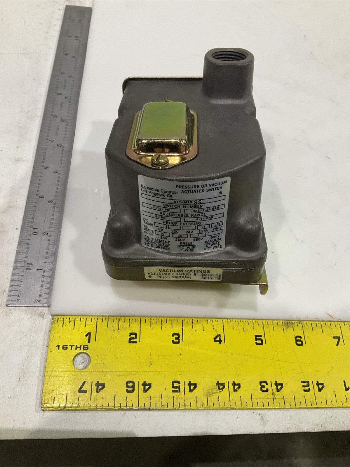 BARKSDALE   D1T-M18SS TERMINAL  BLOCK  DIAPHRAGM SWITCH  T2M