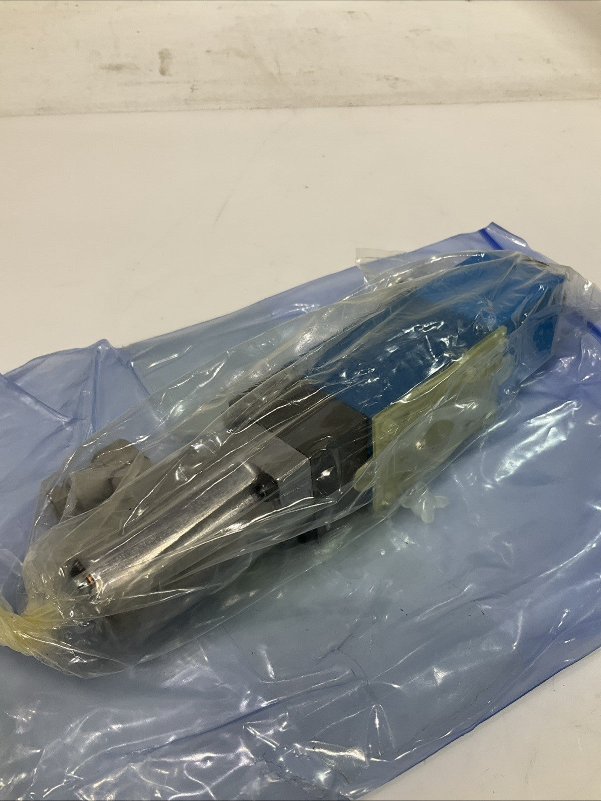 EATON-VICKER  DG4V-3-2AL-M-S6-U-DP7-60  HYDRAULIC SOLENOID  VALVE  T2M