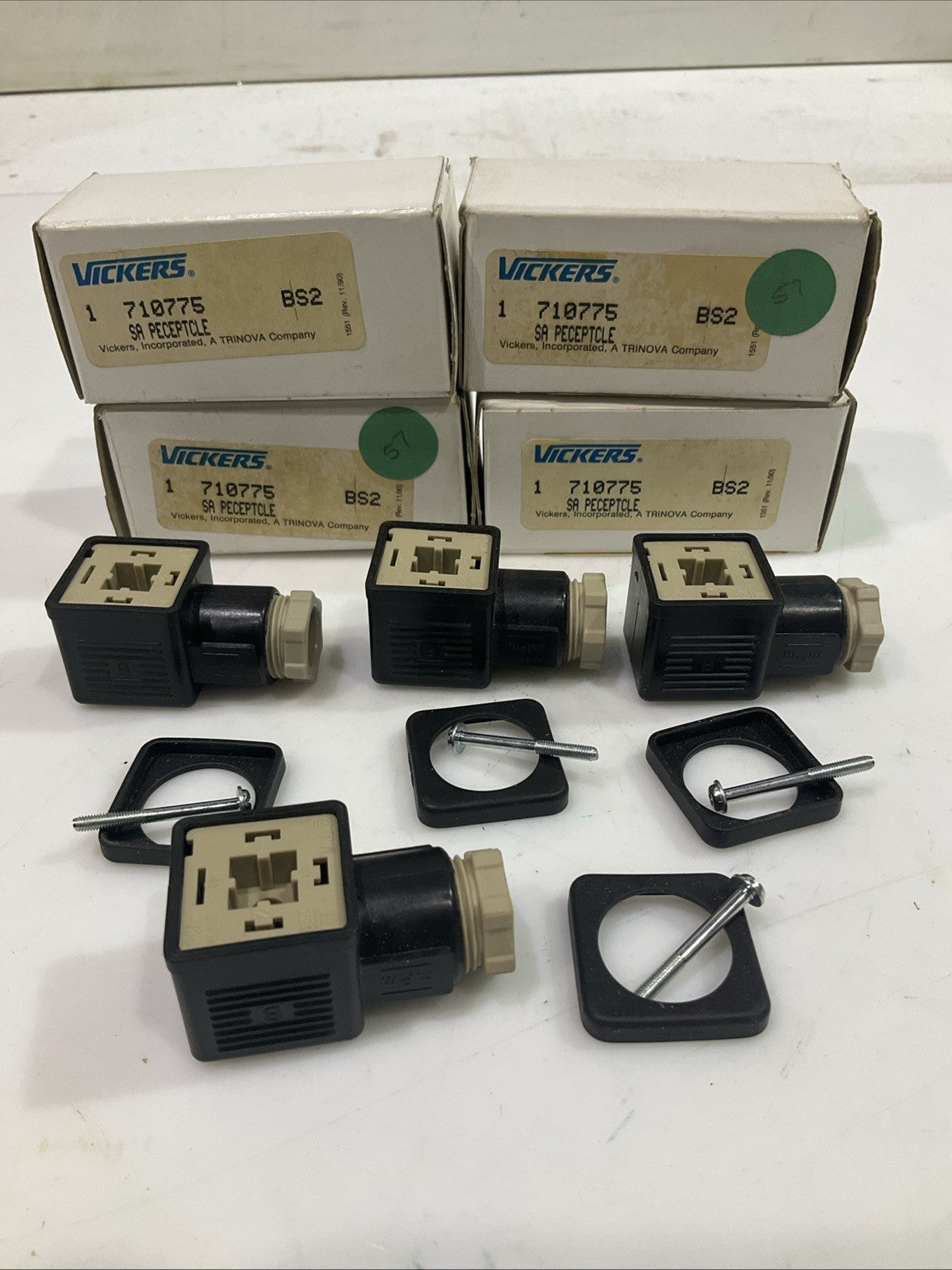 VICKERS  710775  DIN CONNECTOR  PLUG SOLENOID VALVE  LOT OF  4 T2M