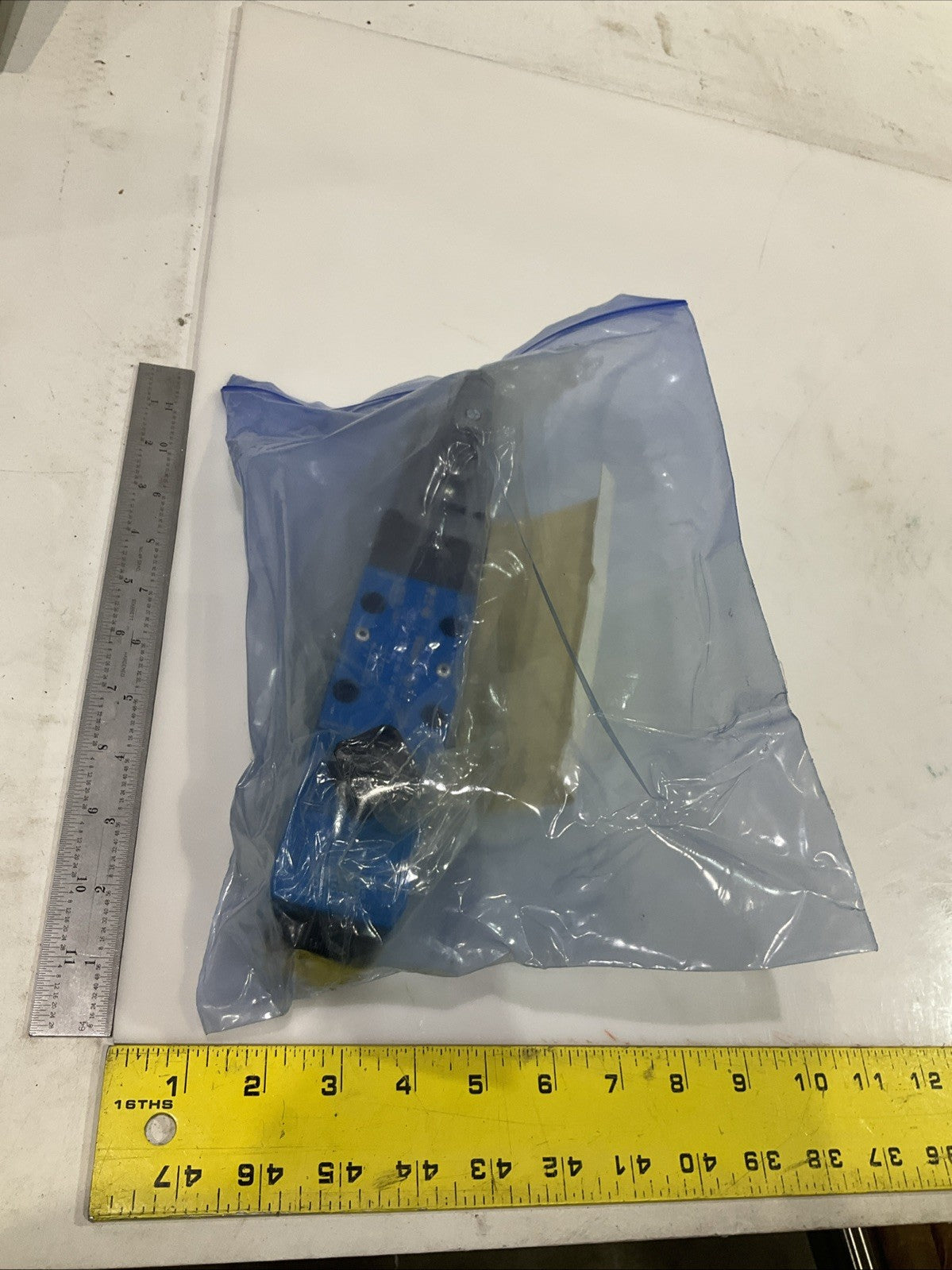 EATON-VICKER  DG4V-3-2AL-M-S6-U-DP7-60  HYDRAULIC SOLENOID  VALVE  T2M