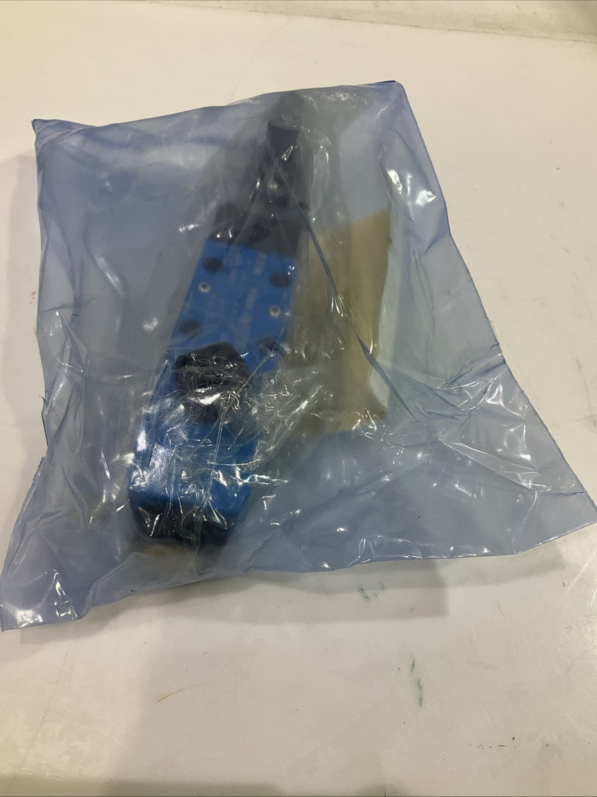 EATON-VICKER  DG4V-3-2AL-M-S6-U-DP7-60  HYDRAULIC SOLENOID  VALVE  T2M