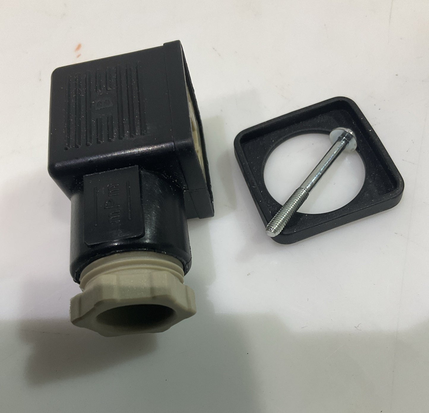 VICKERS  710775  DIN CONNECTOR  PLUG SOLENOID VALVE  LOT OF  4 T2M