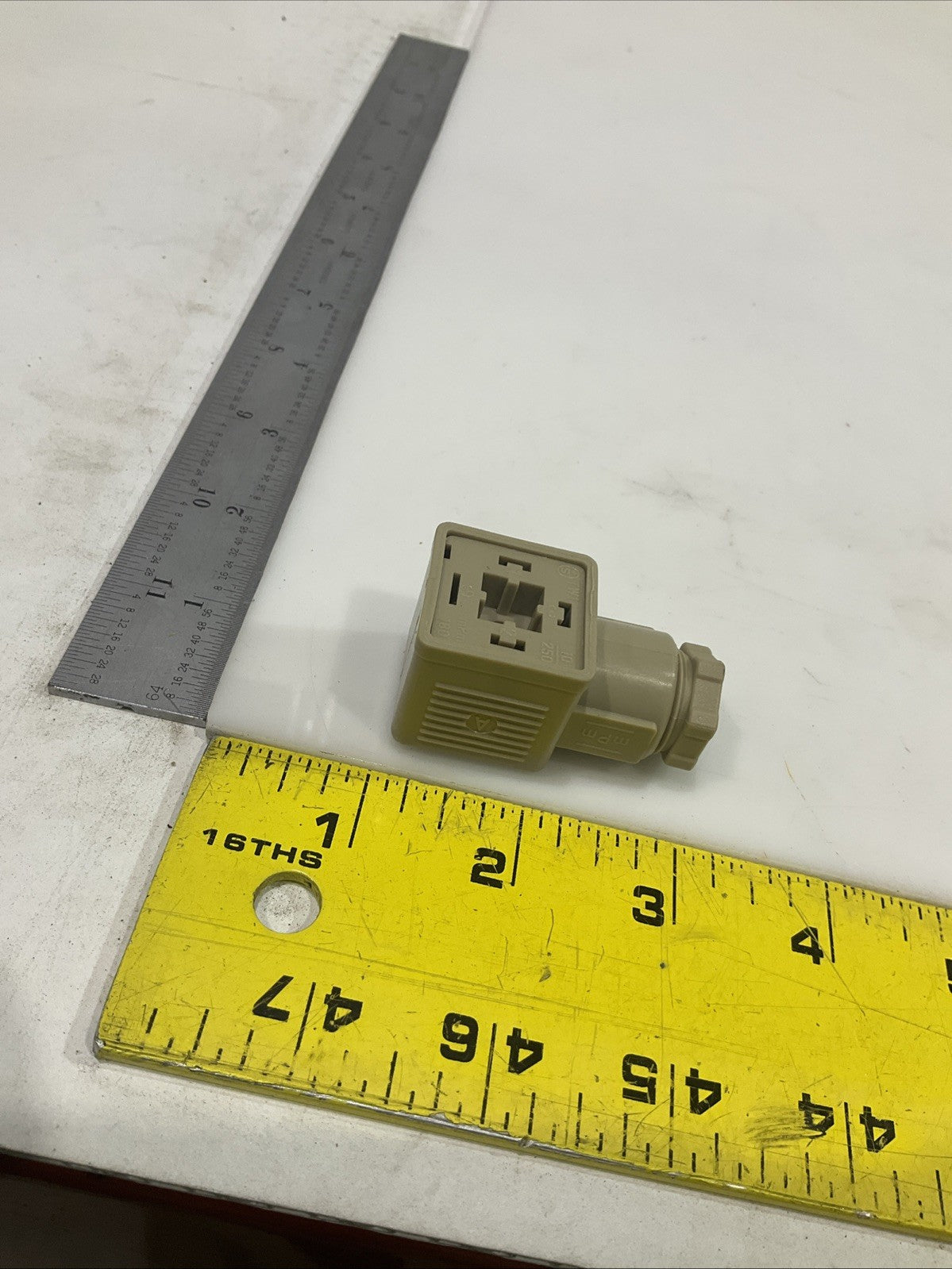 VICKERS  710775 CONNECTOR  PLUG SOLENOID VALVE  T2M