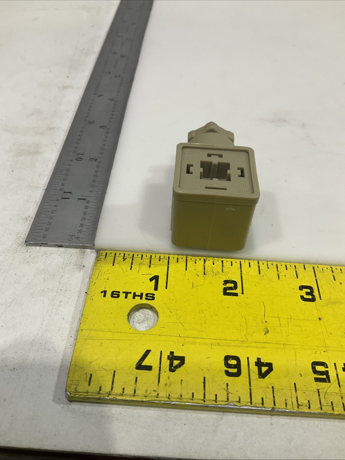 VICKERS  710775 CONNECTOR  PLUG SOLENOID VALVE  T2M