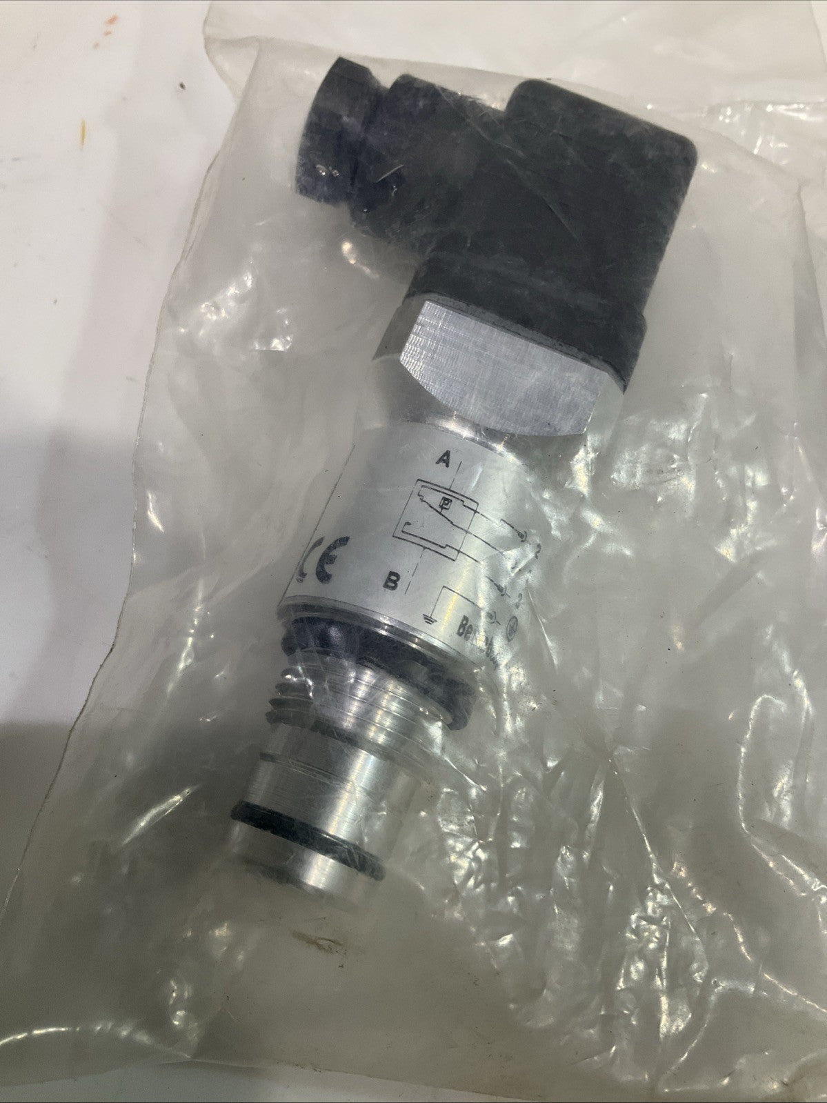 HYDAC   VM5C.0  CLOGGING  INDICATOR  PRESSURE SWITCH  T2M