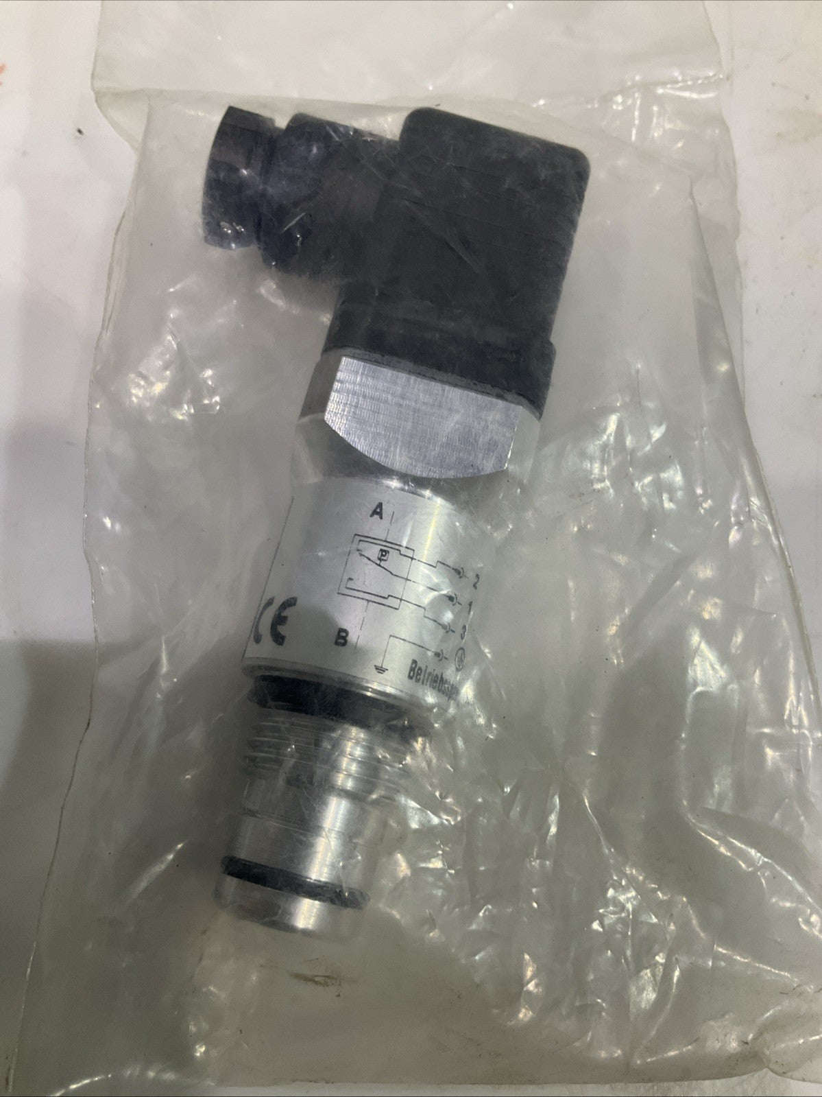 HYDAC   VM5C.0  CLOGGING  INDICATOR  PRESSURE SWITCH  T2M