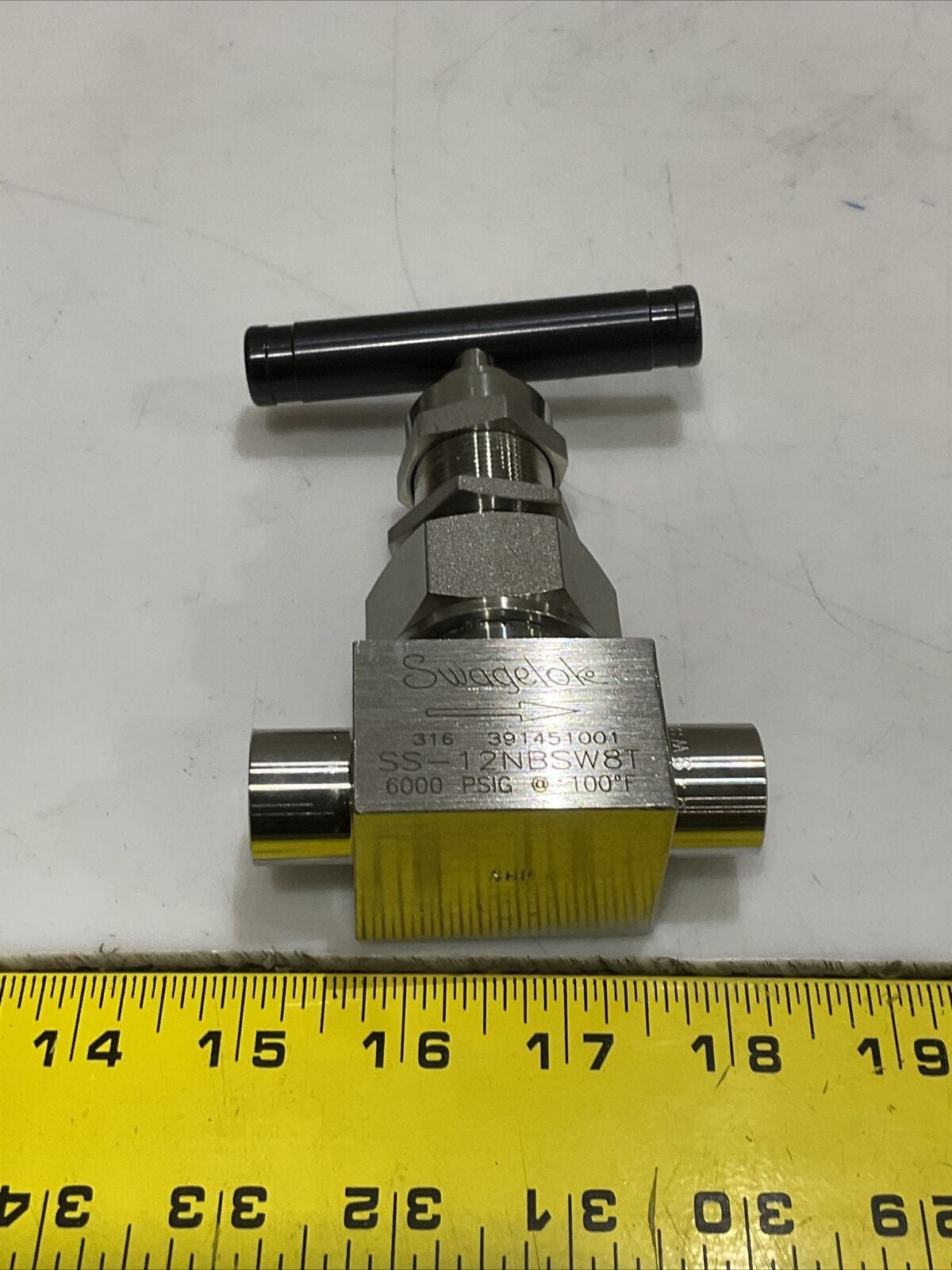 SWAGELOK SS-12NBSW8T NEEDLE VALVE 1/2” 6000 PSIG 373