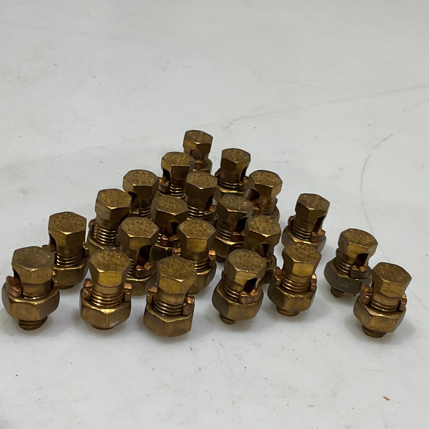 THOMAS & BETTS 2.5-10 10-6 SPLIT BOLT CABLE CONNECTOR LOT OF 21 373