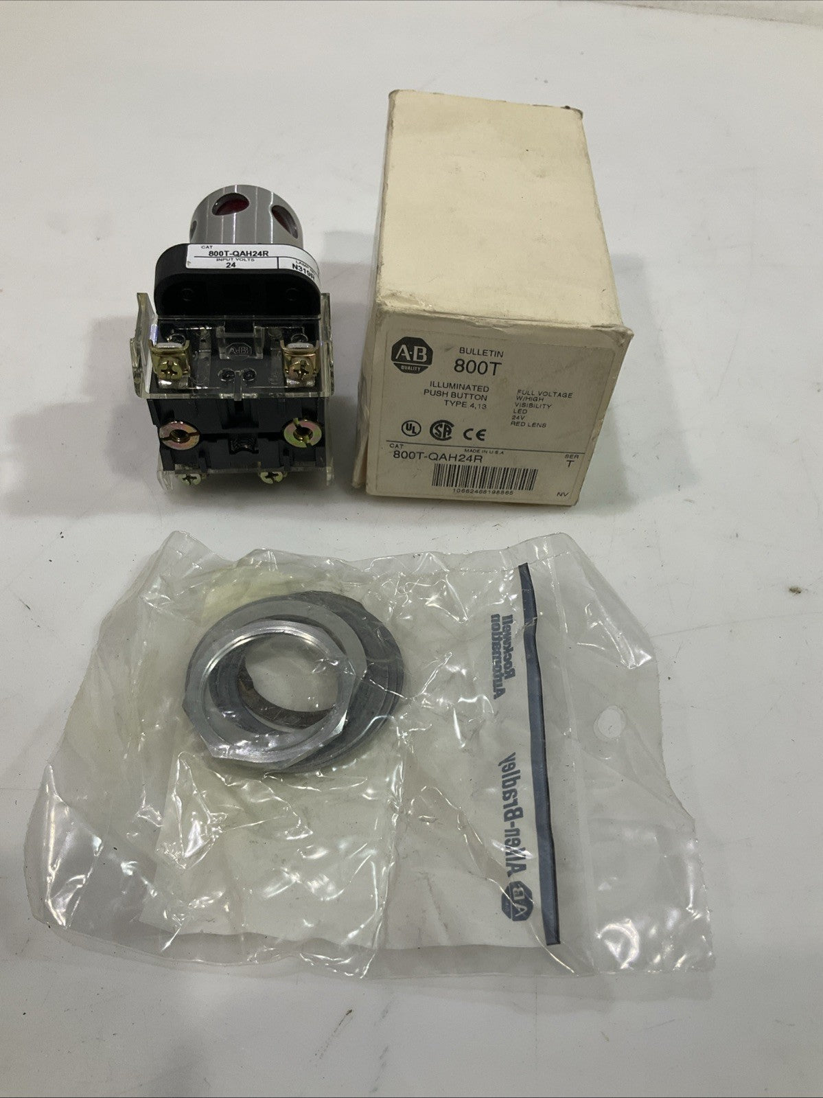 A.B  ALLEN-BRADLEY  800T-QAH24R  PUSH  BUTTON - 24 VOLT  VILLUM-HYD TRIP  T2M