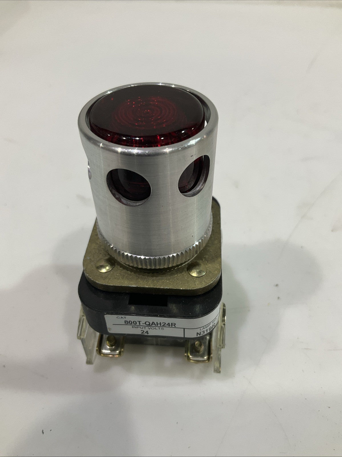 A.B  ALLEN-BRADLEY  800T-QAH24R  PUSH  BUTTON - 24 VOLT  VILLUM-HYD TRIP  T2M