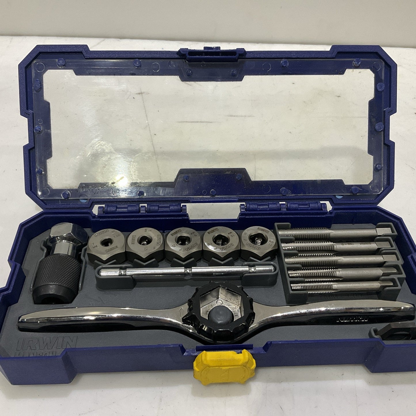 IRWIN HANSON 576700 1897565 14 PIECE STANDARD TAP AND DIE SET  T2M