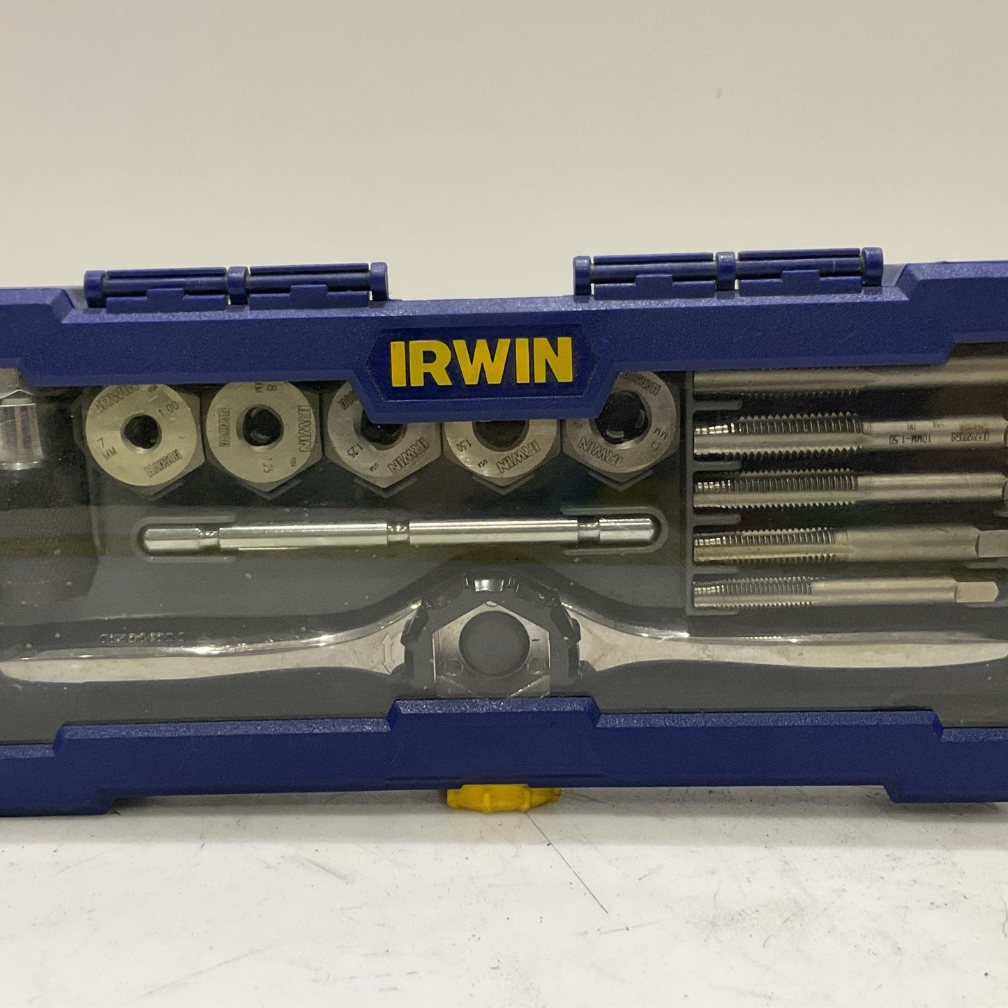 IRWIN HANSON 576700 1897565 14 PIECE STANDARD TAP AND DIE SET  T2M