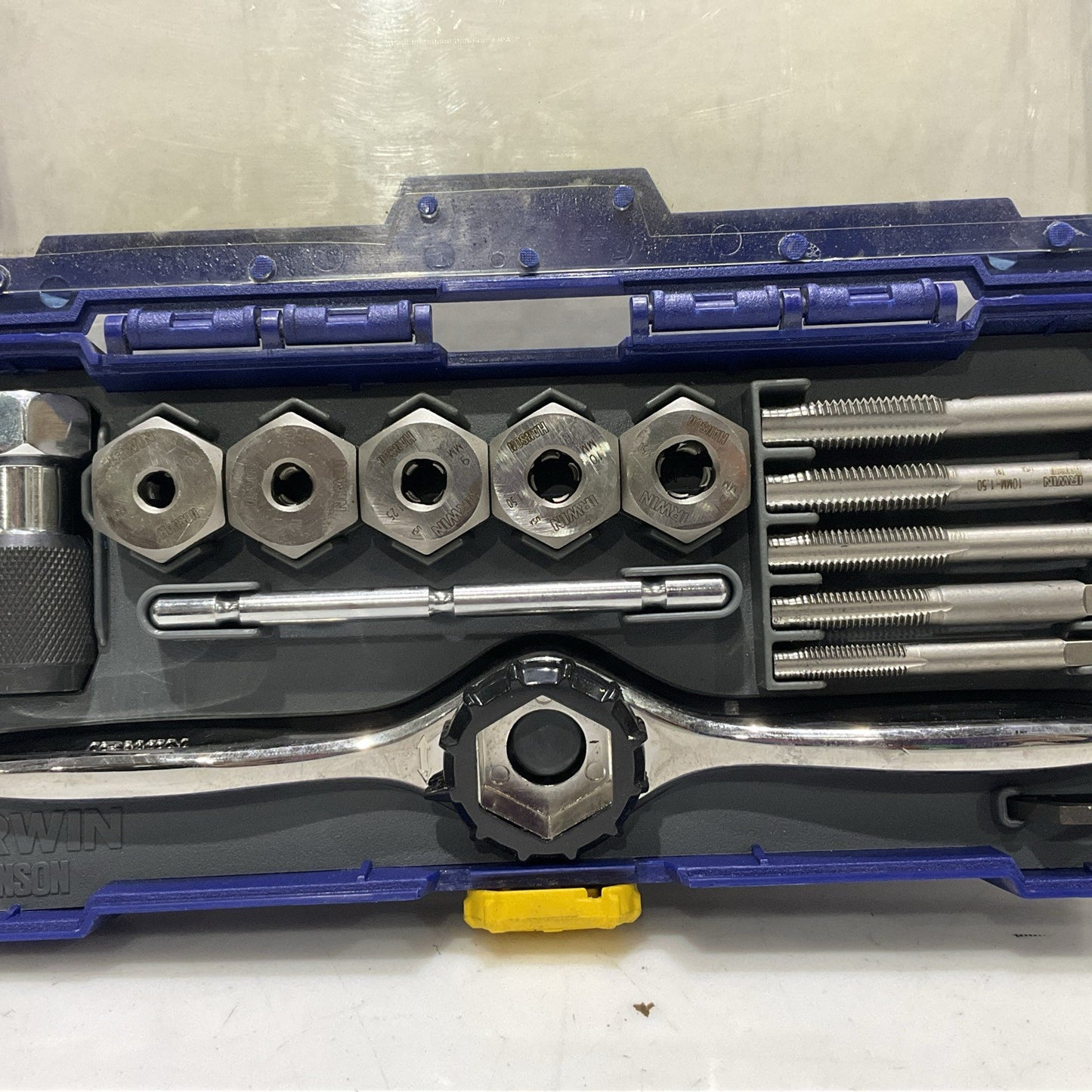IRWIN HANSON 576700 1897565 14 PIECE STANDARD TAP AND DIE SET  T2M