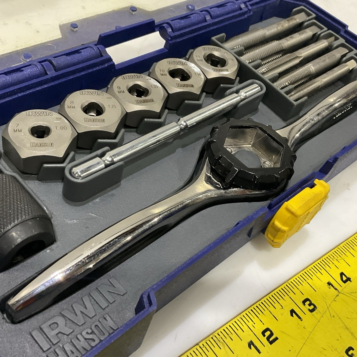 IRWIN HANSON 576700 1897565 14 PIECE STANDARD TAP AND DIE SET  T2M