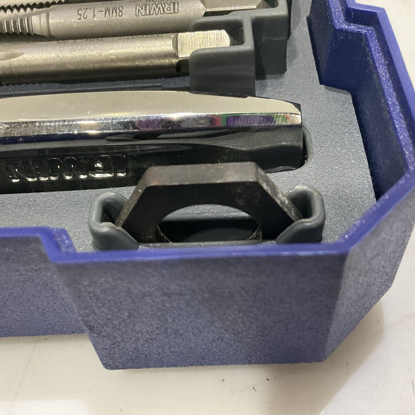 IRWIN HANSON 576700 1897565 14 PIECE STANDARD TAP AND DIE SET  T2M