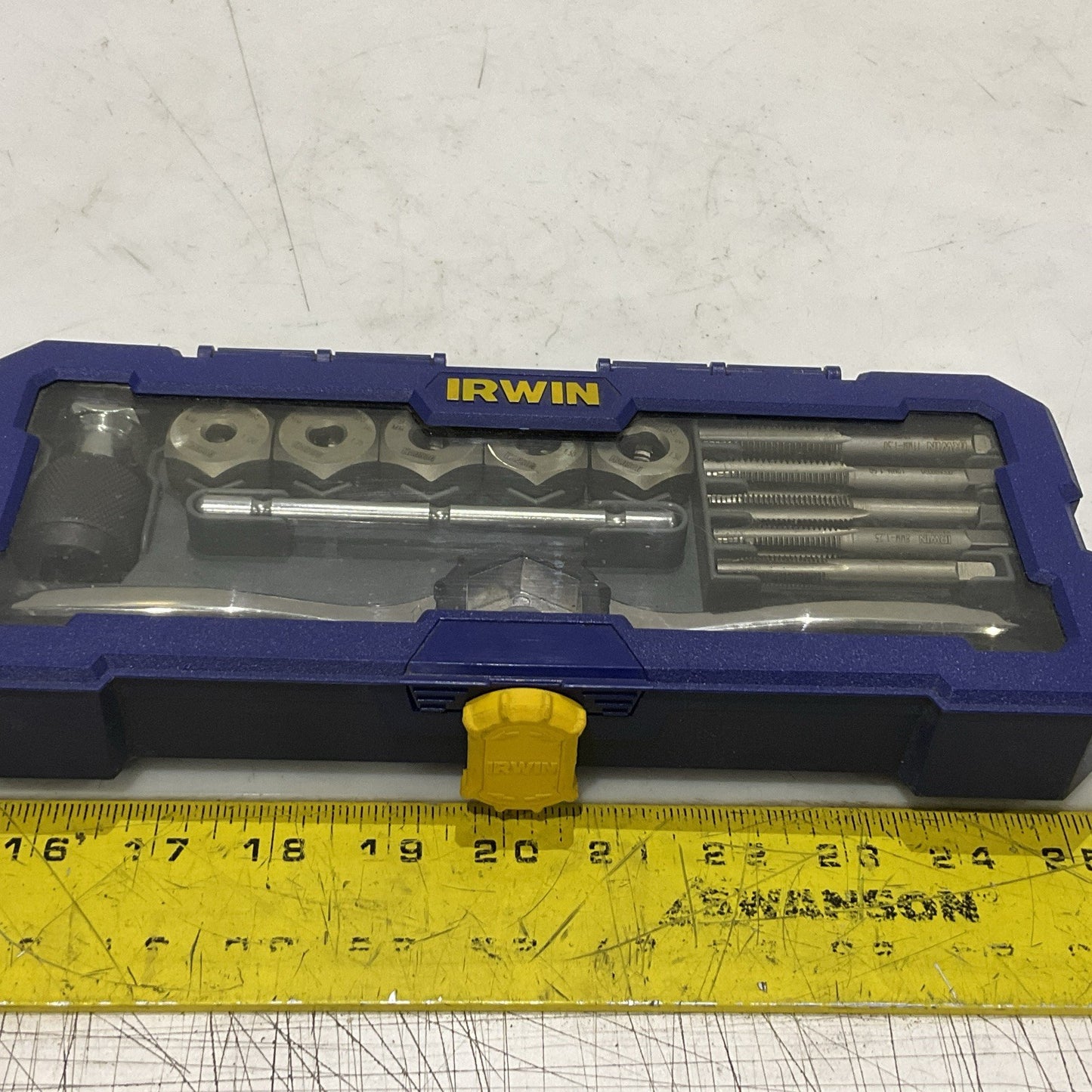 IRWIN HANSON 576700 1897565 14 PIECE STANDARD TAP AND DIE SET  T2M