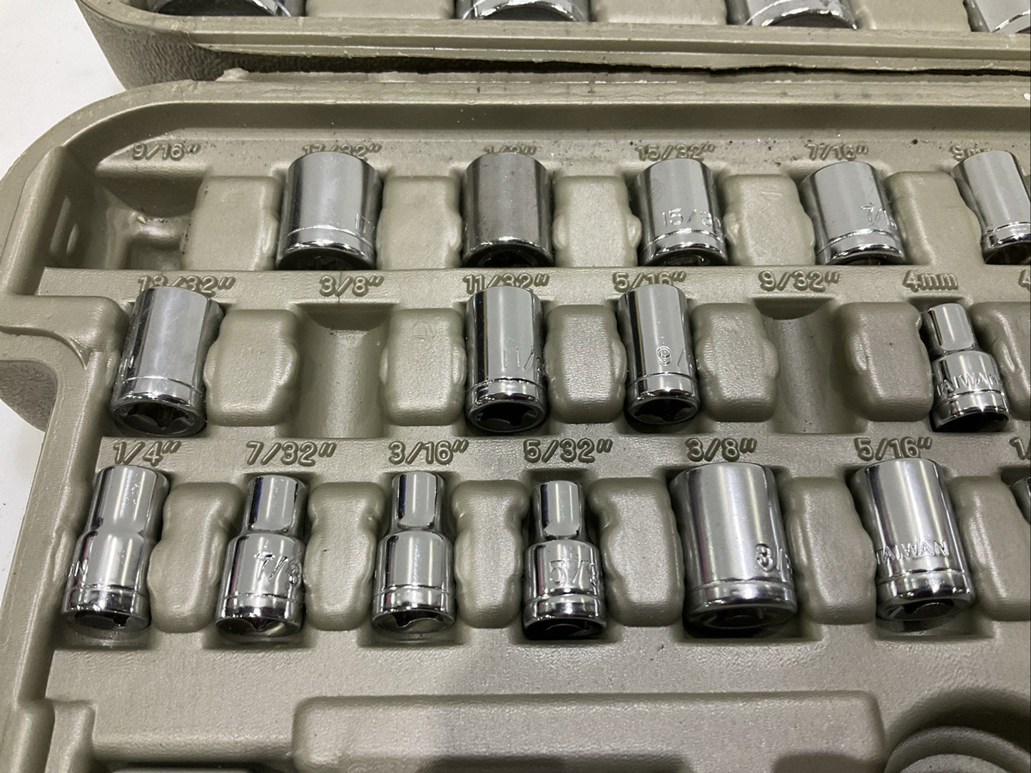 DR SOCKET JZ0028TA SET 1/4 IN, 3/8 IN, AND 1/2 IN 116 PIECE  - INCOMPLETE SET