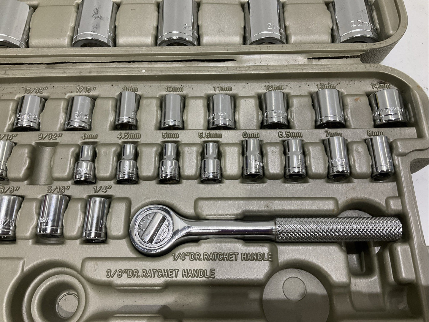 DR SOCKET JZ0028TA SET 1/4 IN, 3/8 IN, AND 1/2 IN 116 PIECE  - INCOMPLETE SET
