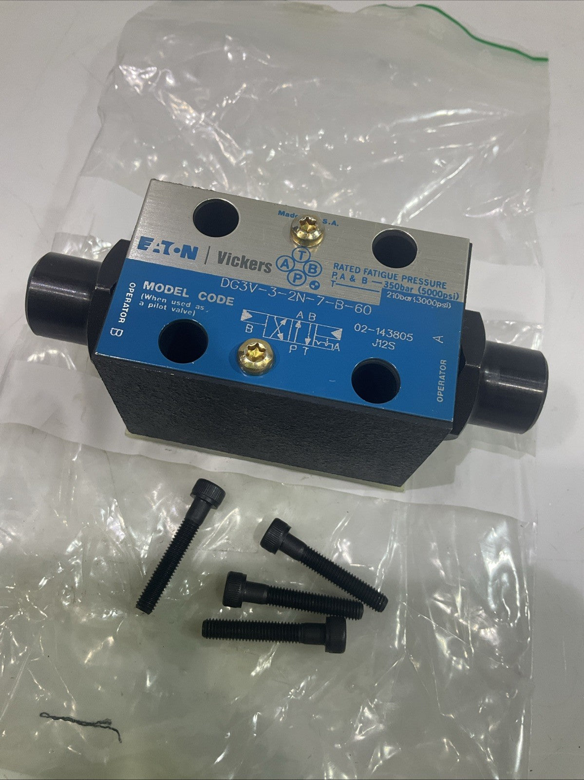 EATON-VICKERS  DG3V-3-2N-7-B-60  HYDRAULIC DIRECTIONAL CONTROL. VALVE  T2M