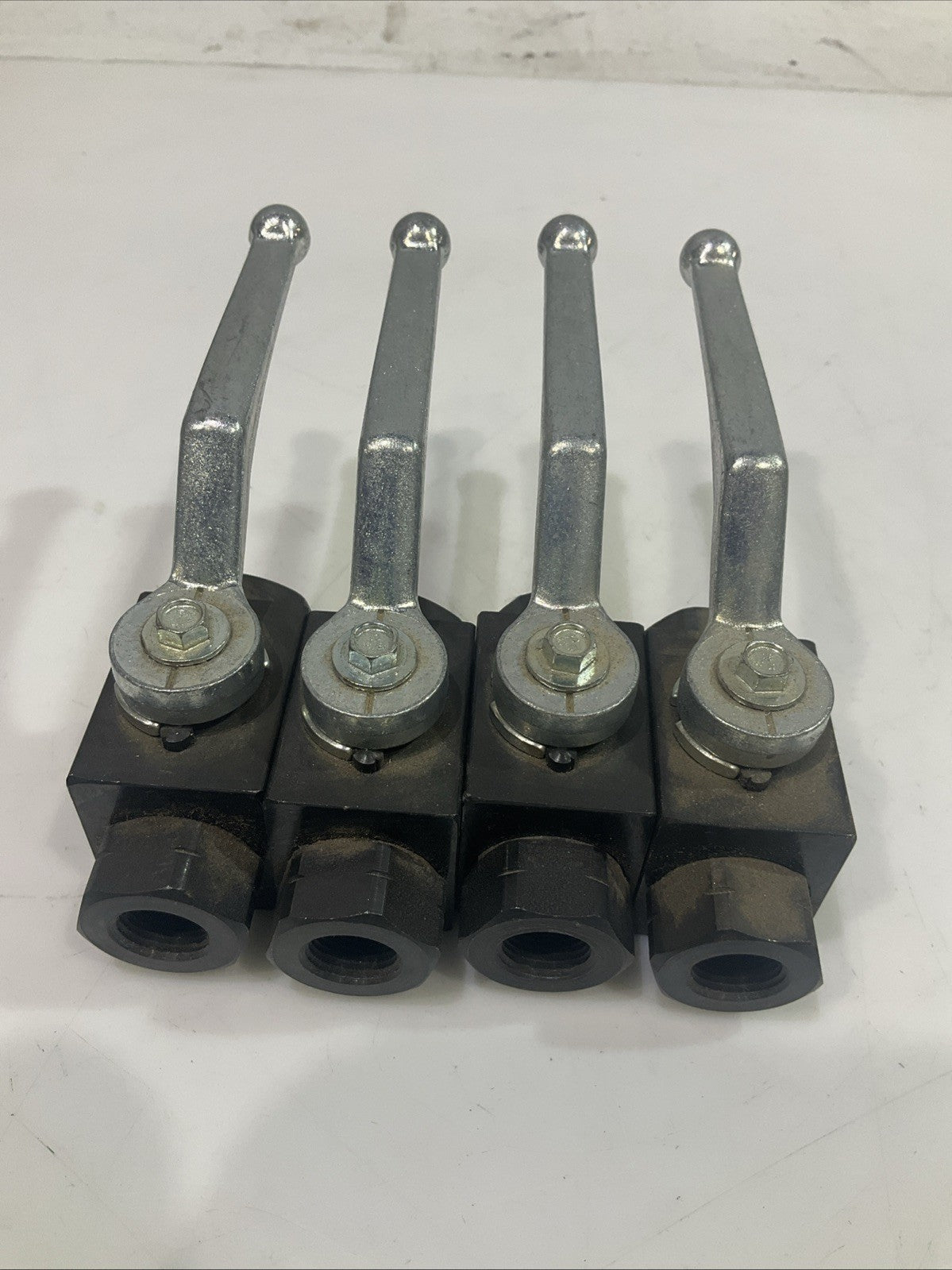 GERMANY  7350SIDN10 1125 3/8NPT  HIGH PRESSURE VALVE FLANGE LOT OF 4   T2M