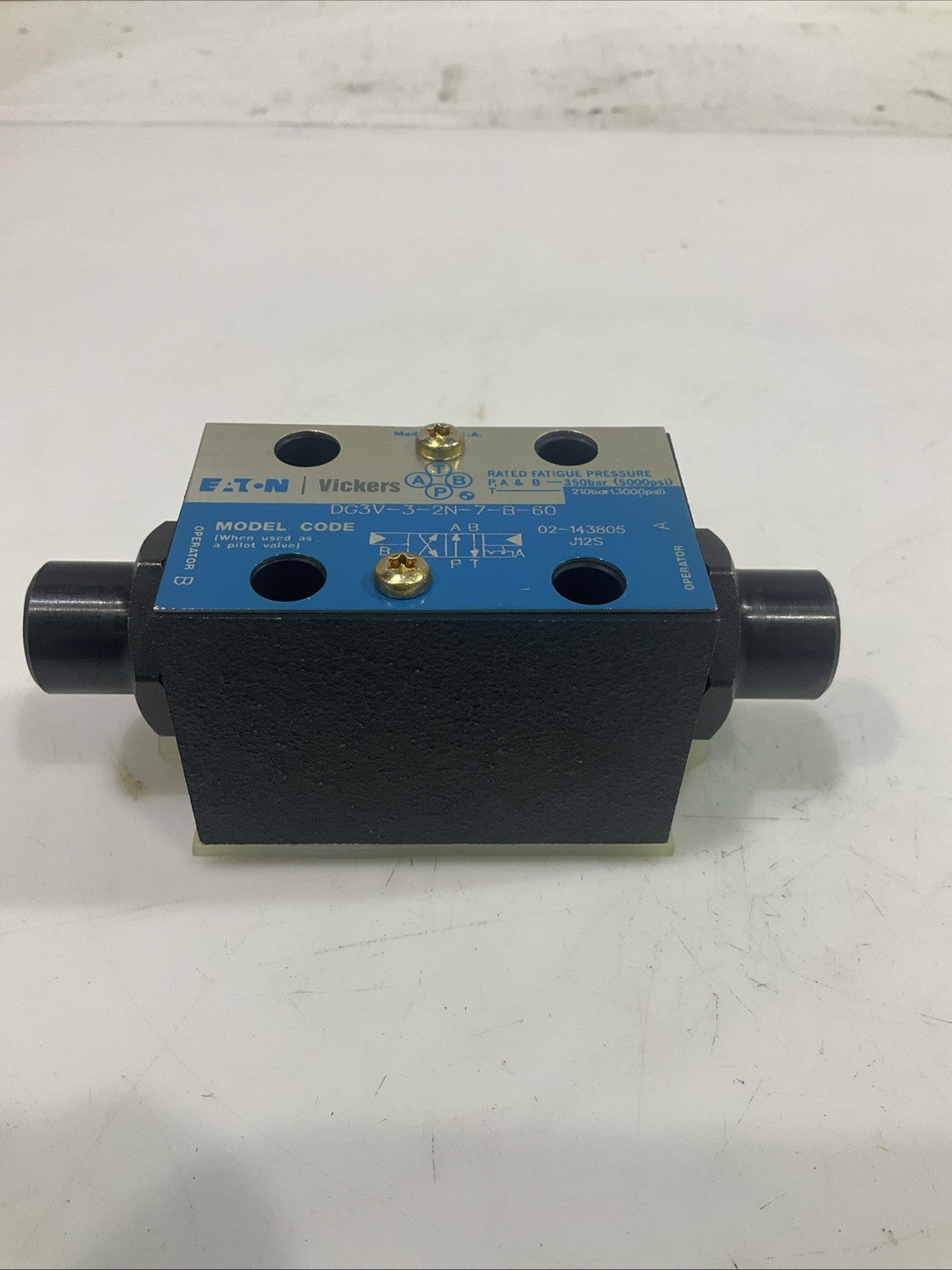 EATON-VICKERS  DG3V-3-2N-7-B-60  HYDRAULIC DIRECTIONAL CONTROL. VALVE  T2M