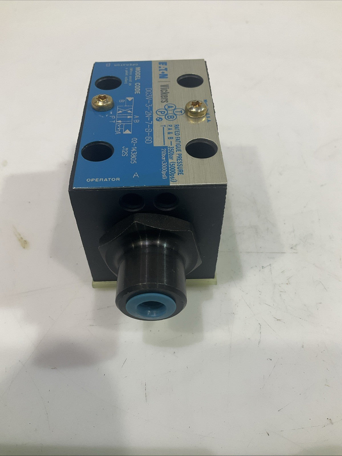 EATON-VICKERS  DG3V-3-2N-7-B-60  HYDRAULIC DIRECTIONAL CONTROL. VALVE  T2M
