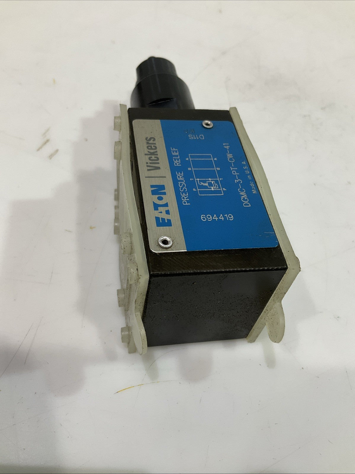 EATON-VICKERS  DGMC-3-PT-CW-41  HYDRAULIC RELIEF  VALVE  T2M