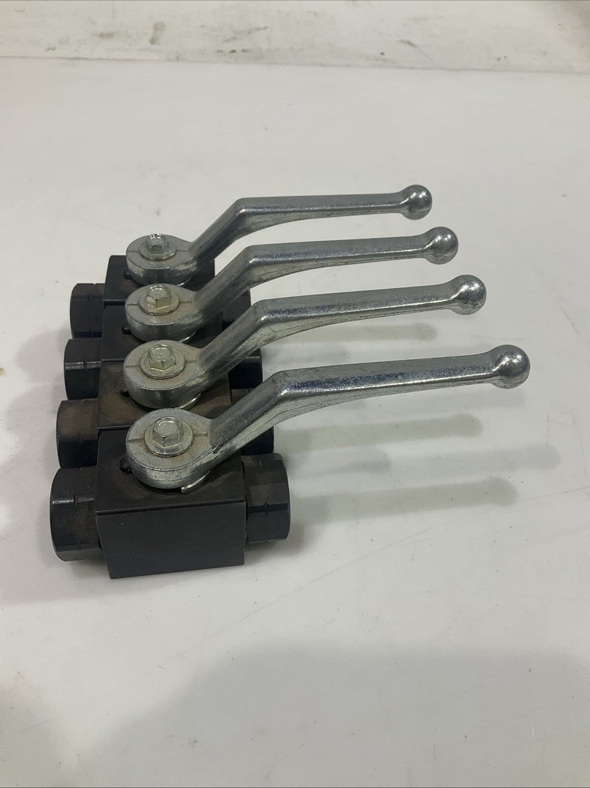 GERMANY  7350SIDN10 1125 3/8NPT  HIGH PRESSURE VALVE FLANGE LOT OF 4   T2M