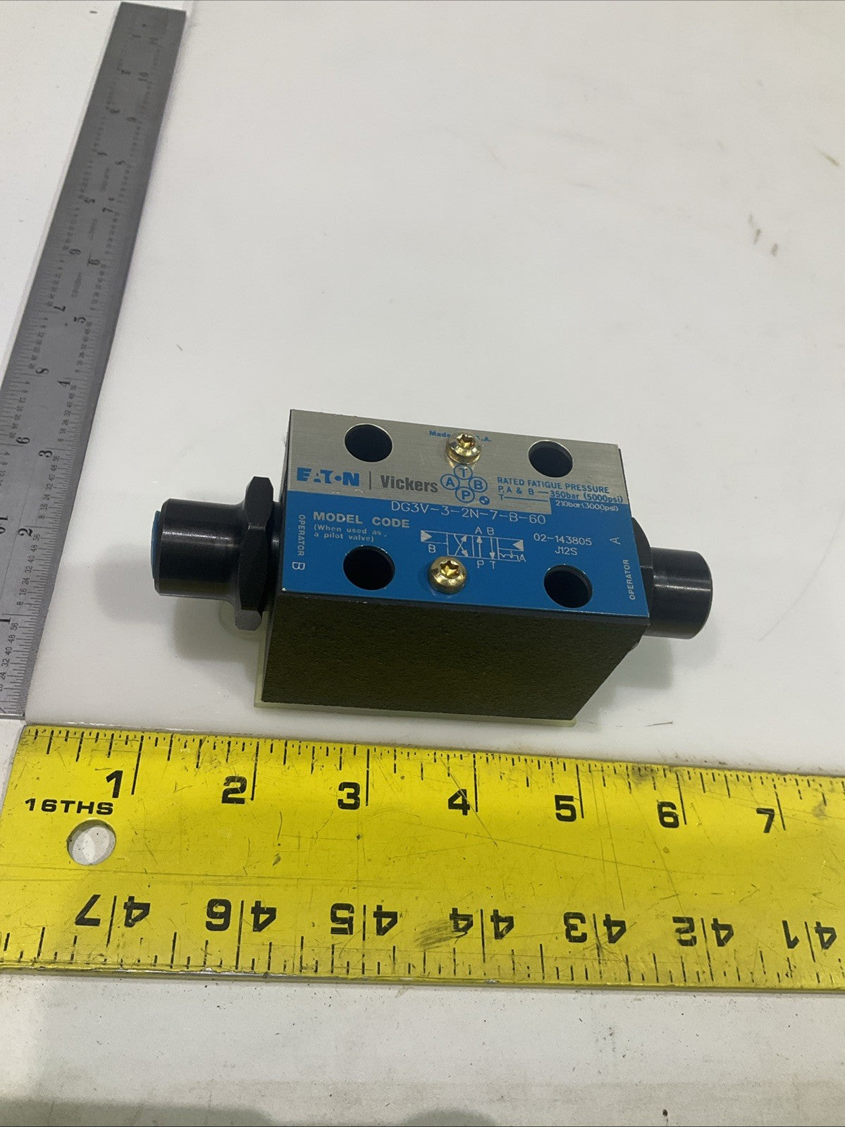 EATON-VICKERS  DG3V-3-2N-7-B-60  HYDRAULIC DIRECTIONAL CONTROL. VALVE  T2M