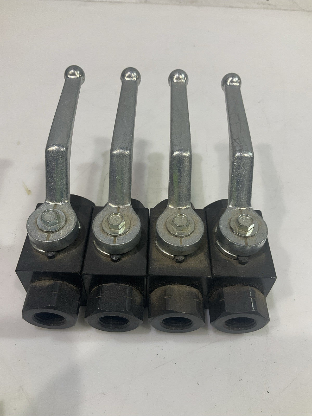 GERMANY  7350SIDN10 1125 3/8NPT  HIGH PRESSURE VALVE FLANGE LOT OF 4   T2M