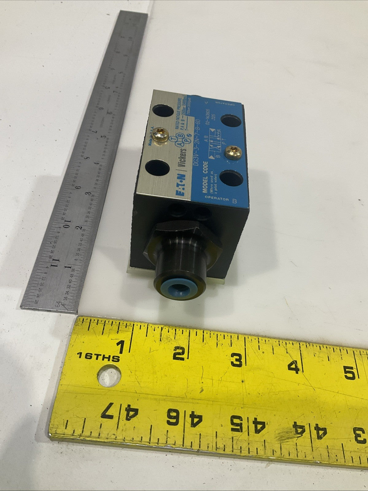EATON-VICKERS  DG3V-3-2N-7-B-60  HYDRAULIC DIRECTIONAL CONTROL. VALVE  T2M