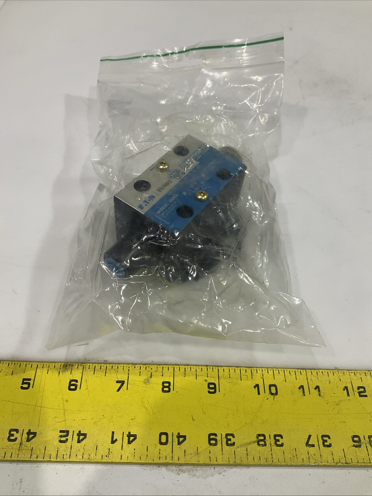 EATON-VICKERS  DG3V-3-2N-7-B-60  HYDRAULIC DIRECTIONAL CONTROL. VALVE  T2M