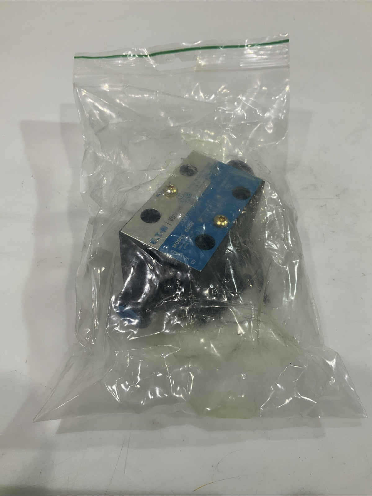 EATON-VICKERS  DG3V-3-2N-7-B-60  HYDRAULIC DIRECTIONAL CONTROL. VALVE  T2M