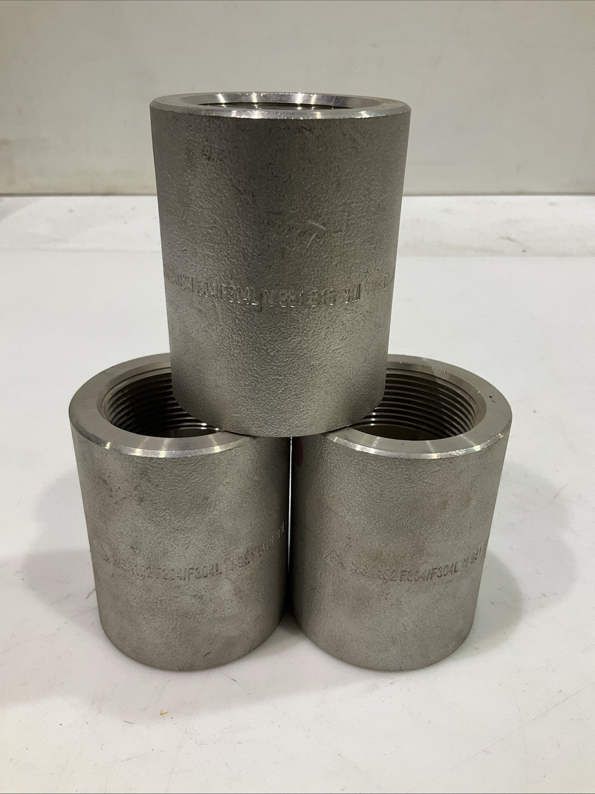 TAIWAN  A/SA182F304/F304LN 981B16 3M  1-1/2  STAINLESS STEEL COUPLING  QTY 3 T2M