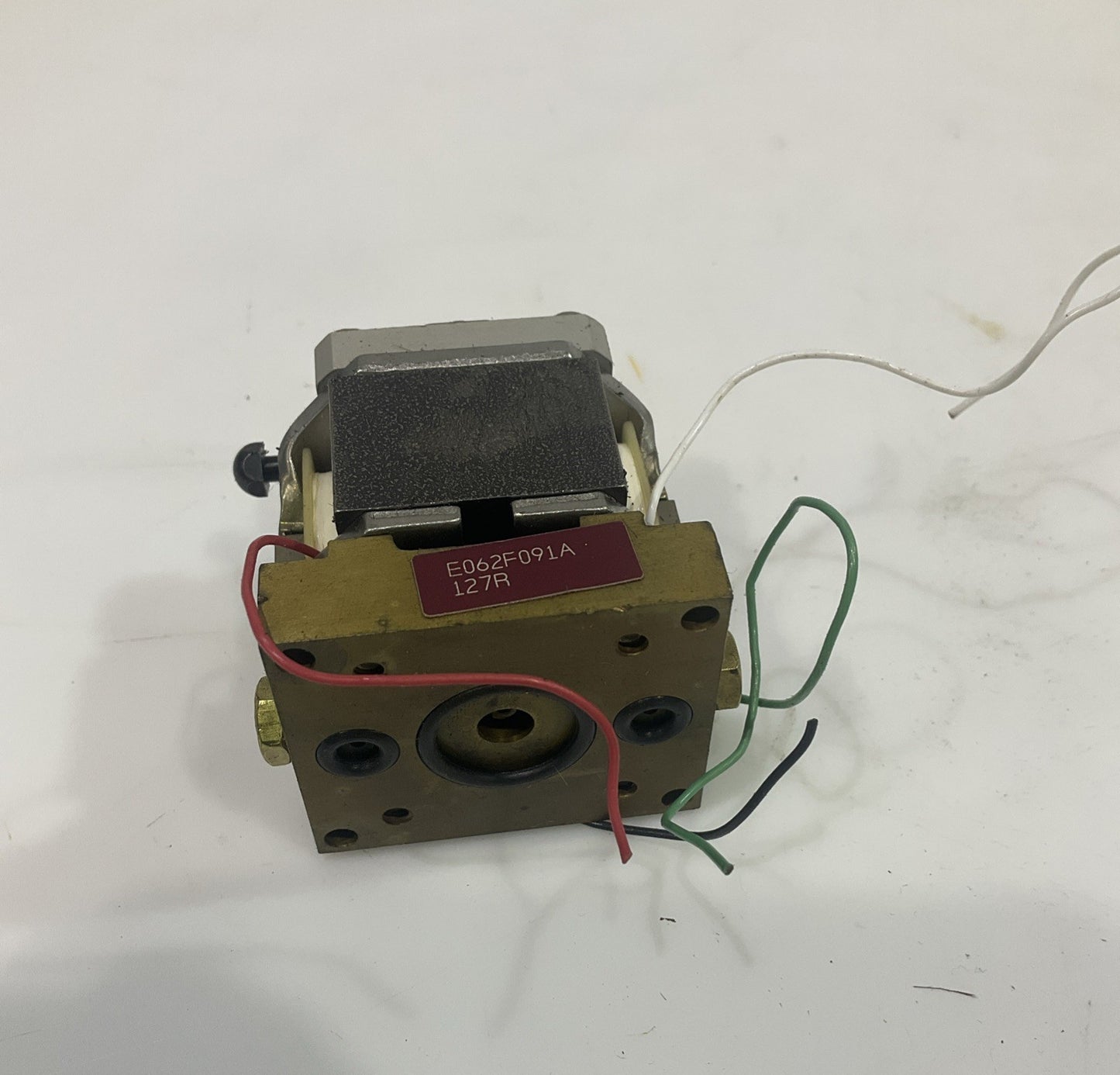MOOG  E062F091A  SERVO  VALVE T2M