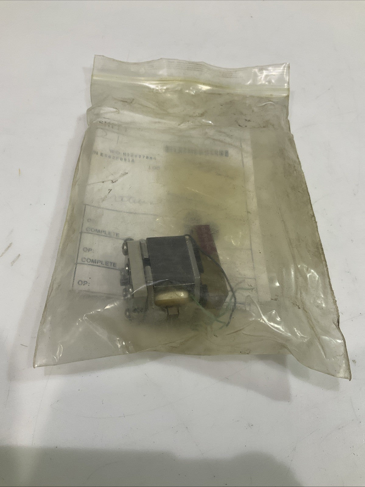 MOOG  E062F091A  SERVO  VALVE T2M