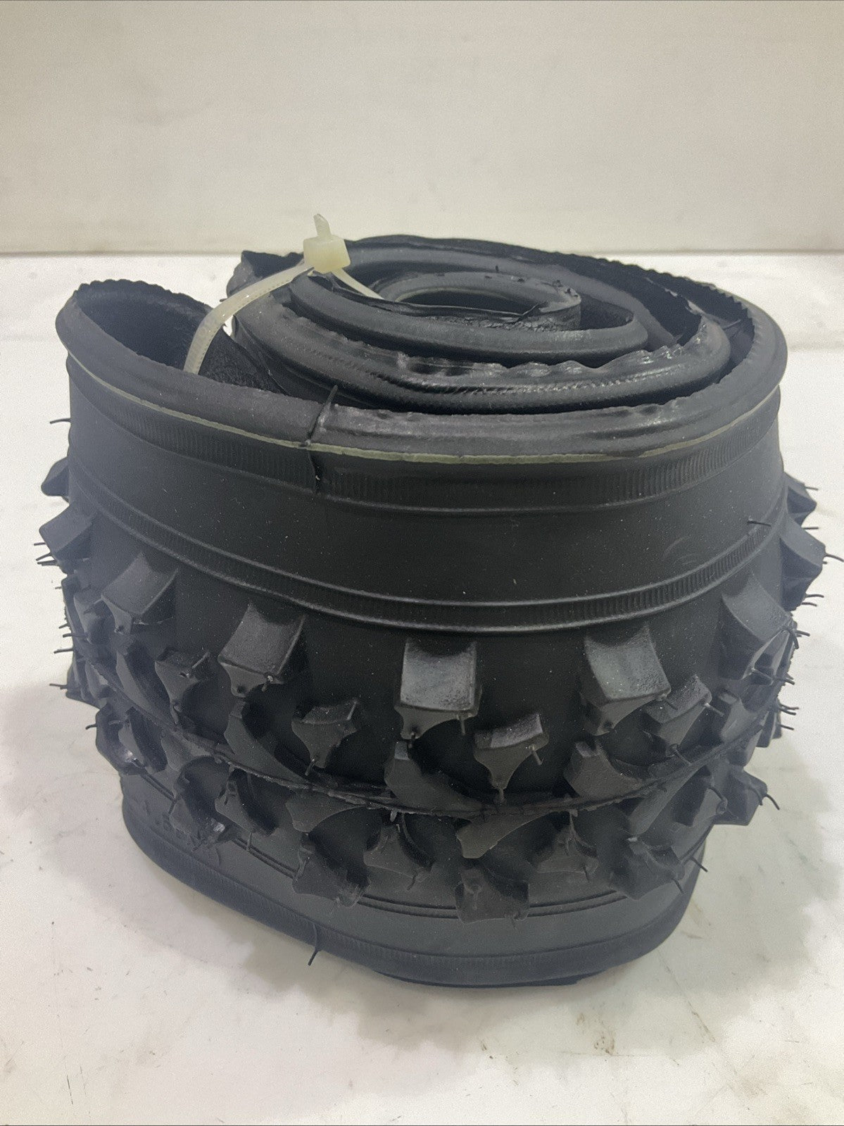 SCHWINN   26"  26X1.95   MOUNTAIN BIKE TIRE  Z2M