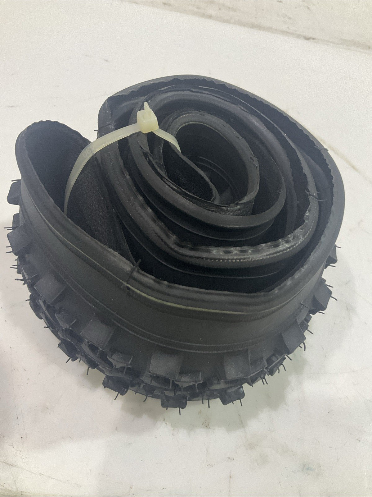 SCHWINN   26"  26X1.95   MOUNTAIN BIKE TIRE  Z2M