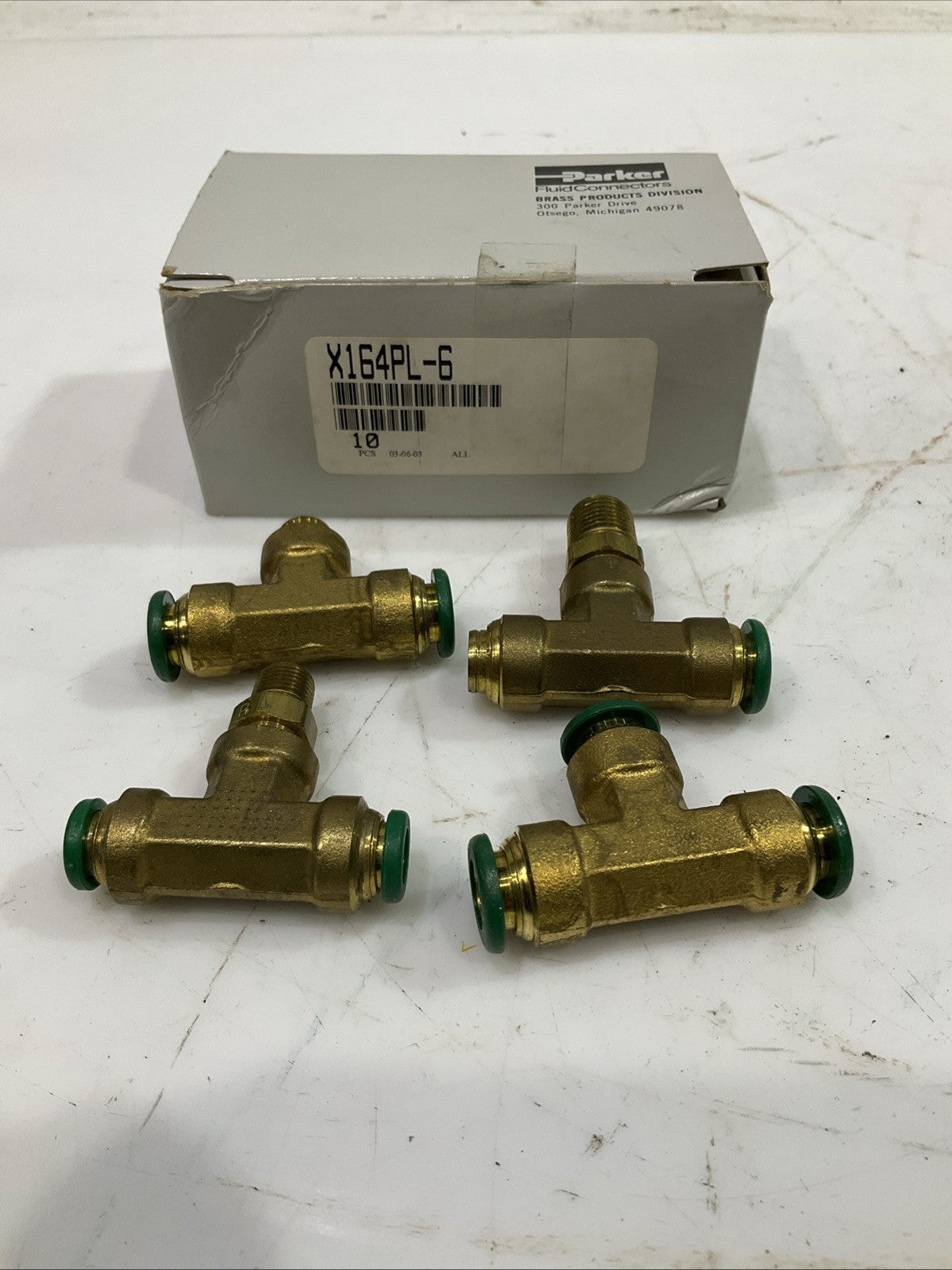 PARKER   X164PL-6  FLUID CONNECTOR  LOT OF 4 T2M